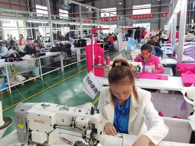 衣暖人心，黔南州鄉(xiāng)村振興局織就鄉(xiāng)村發(fā)展新畫(huà)卷